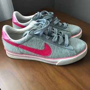 Women’s Nike sneakers